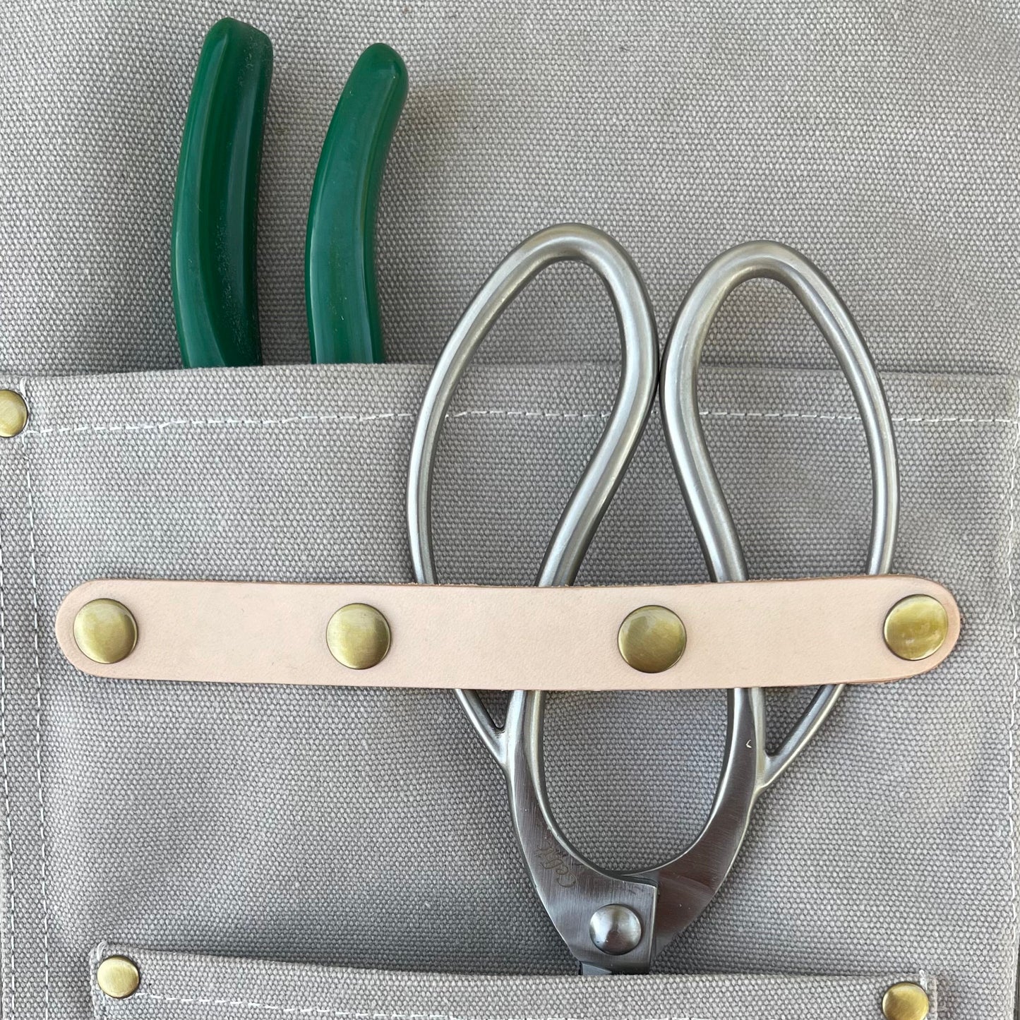 Gardening Apron - Waxed Canvas Apron with Pockets